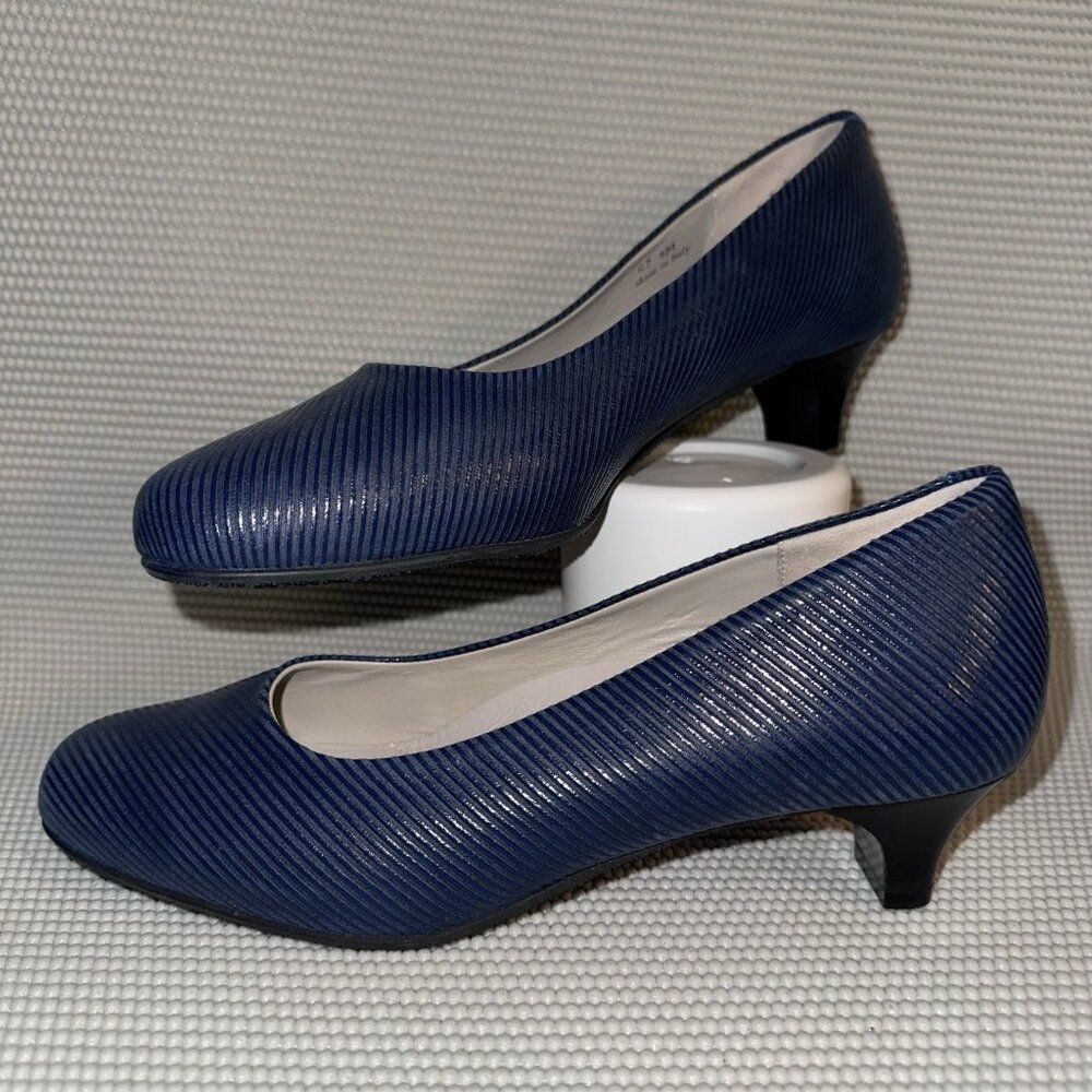 SAS Elaine Blue Leather Slip On Comfort Kitten Heels Shoes Women’s Size 8M
